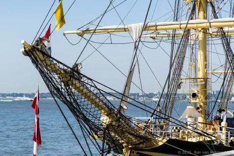 /uploads/2012/07/tsr2/20120720TallShipsLisboa-026.jpg.webp