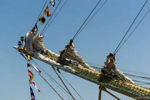 /uploads/2012/07/tsr2/20120720TallShipsLisboa-374.jpg.webp