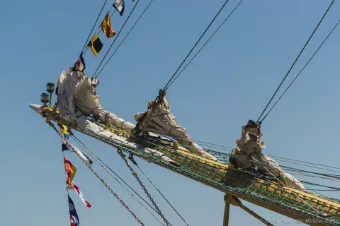 /uploads/2012/07/tsr2/20120720TallShipsLisboa-374.jpg.webp