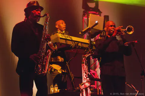/uploads/2012/09/remembercascais/day1/20120907-UB40-9.jpg.webp