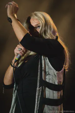 /uploads/2012/09/remembercascais/day2/20120908-BonnieTyler-102.jpg.webp