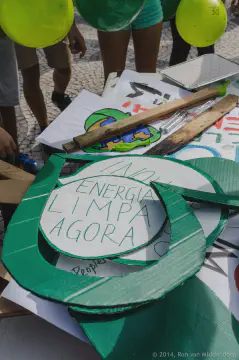 /uploads/2014/09/climate/20140921-BlameDutchie-Global-Manif-04.jpg.webp