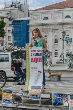 /uploads/2014/09/climate/20140921-BlameDutchie-Global-Manif-10.jpg.webp