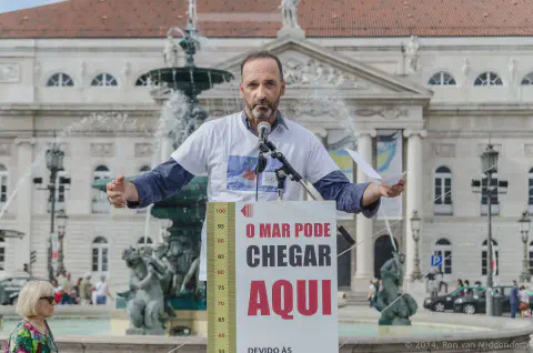 /uploads/2014/09/climate/20140921-BlameDutchie-Global-Manif-11.jpg.webp