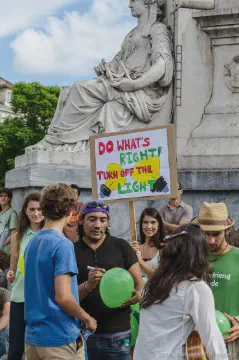 /uploads/2014/09/climate/20140921-BlameDutchie-Global-Manif-13.jpg.webp