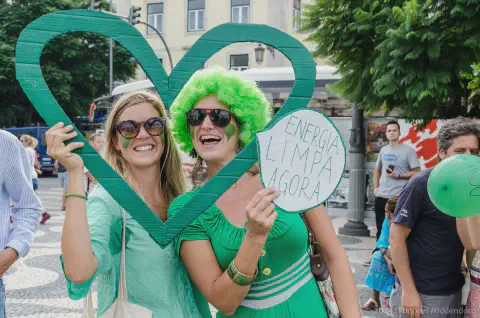 /uploads/2014/09/climate/20140921-BlameDutchie-Global-Manif-16.jpg.webp