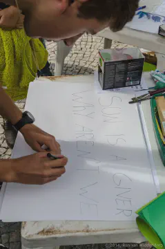 /uploads/2014/09/climate/20140921-BlameDutchie-Global-Manif-20.jpg.webp