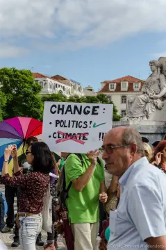 /uploads/2014/09/climate/20140921-BlameDutchie-Global-Manif-21.jpg.webp