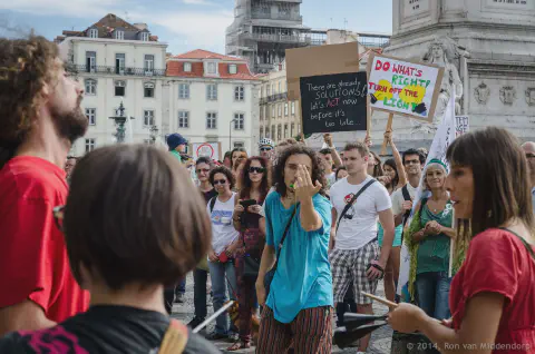 /uploads/2014/09/climate/20140921-BlameDutchie-Global-Manif-23.jpg.webp