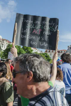 /uploads/2014/09/climate/20140921-BlameDutchie-Global-Manif-32.jpg.webp