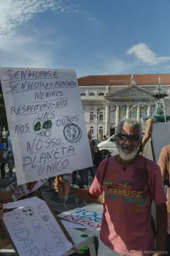 /uploads/2014/09/climate/20140921-BlameDutchie-Global-Manif-34.jpg.webp