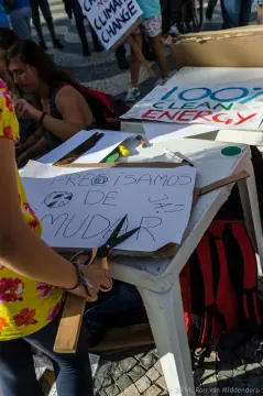 /uploads/2014/09/climate/20140921-BlameDutchie-Global-Manif-35.jpg.webp