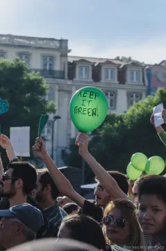 /uploads/2014/09/climate/20140921-BlameDutchie-Global-Manif-40.jpg.webp