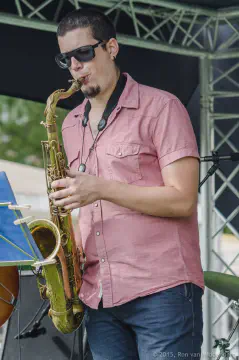 /uploads/2015/08/desideriolazarooutjazz/BlameDutchie-DesiderioLazaroMEOOutJazz-07.jpg.webp
