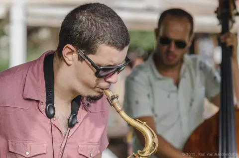 /uploads/2015/08/desideriolazarooutjazz/BlameDutchie-DesiderioLazaroMEOOutJazz-23.jpg.webp