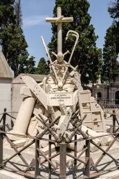 /uploads/2026/04/cem05/20250617-Cemitério-dos-Prazeres-07.jpg.webp